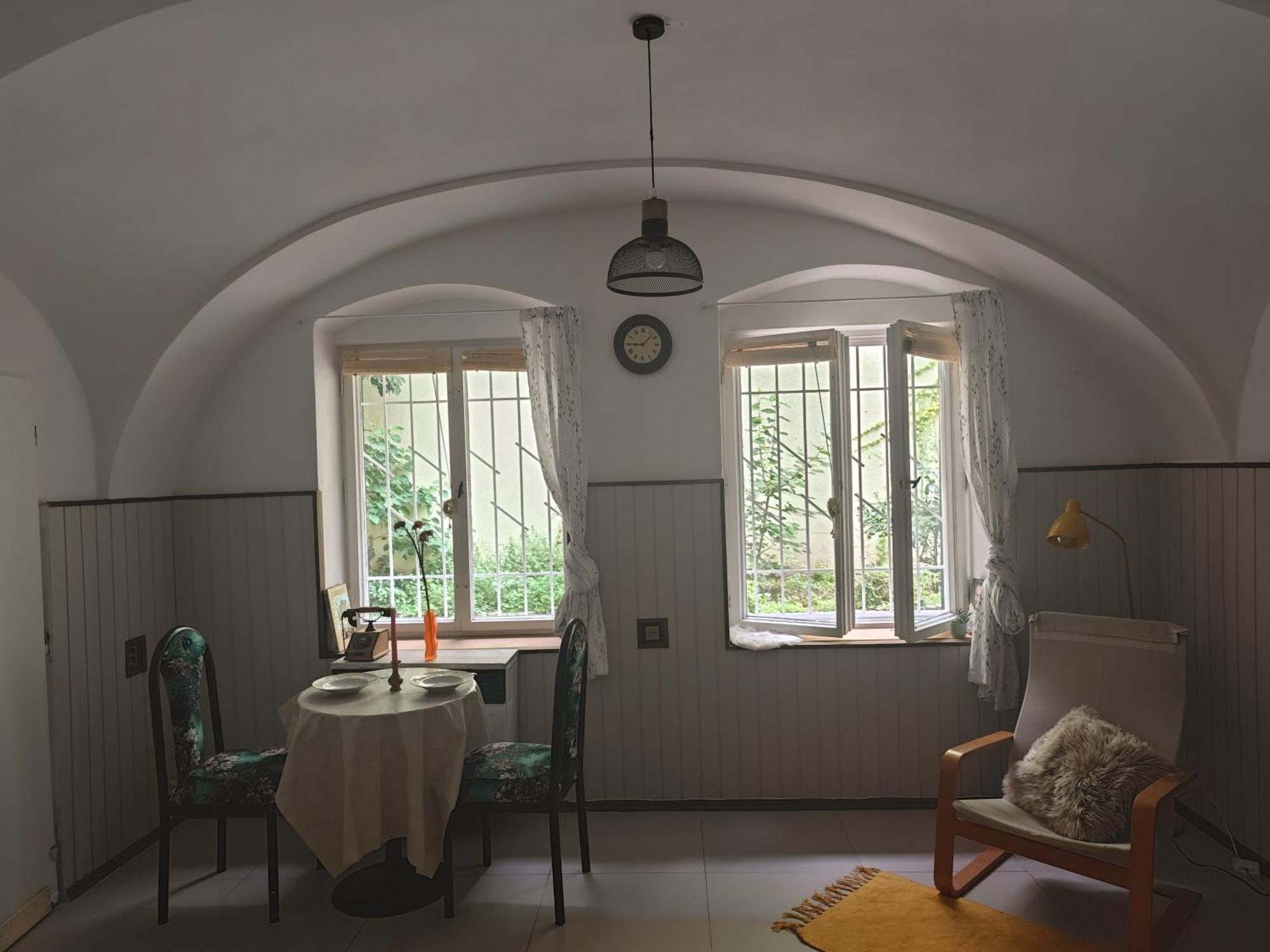 Vintage Room With Garden View Bratislava Exterior foto